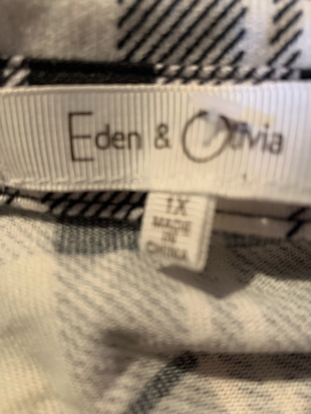Eden & Olivia Black and White Plaid Long Sleeve top Size 1X - Picture 6 of 9